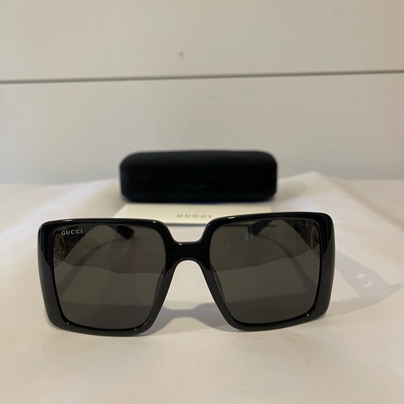 Gucci Women's Sunglasses | Style: GG1692SS-001 | Black + Gold - Picture 4 of 7